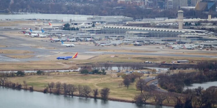 DC airports face full ground stop after 'equipment outage'