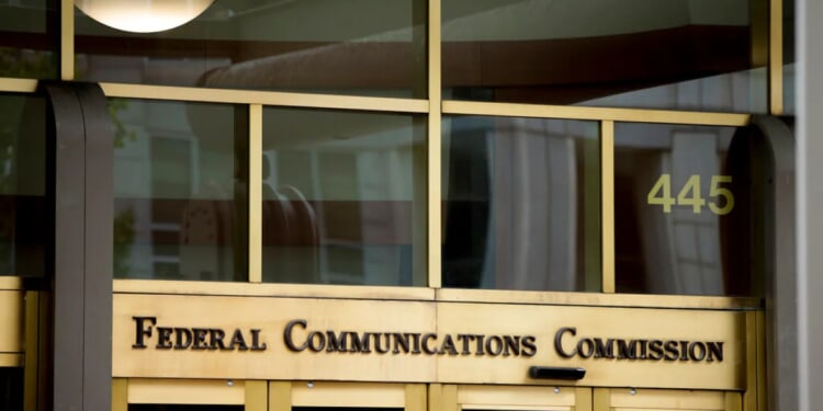 FCC eyes forcing call centers to be proficient in 'American English'