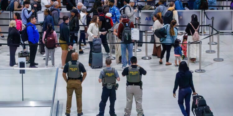 Five hundred ICE officers deploy to New York to assist TSA