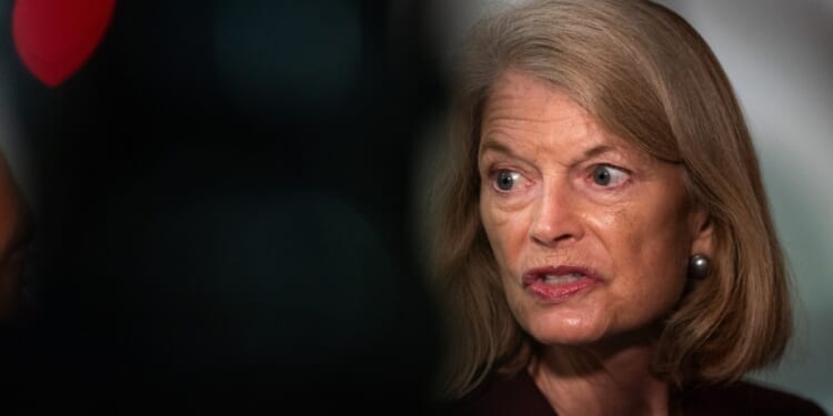 Lisa Murkowski commended Powell for speaking out in DOJ inquiry