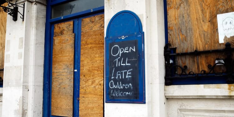 Seven pubs lost for every new vape shop over last decade, analysis reveals