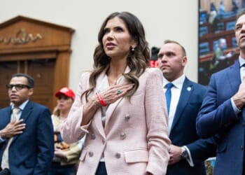 The awkward moment Noem takes stage shortly after Trump fired her