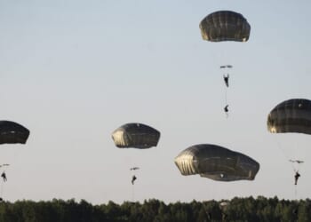 Trump to deploy nearly 1,000 82nd airborne troops to Middle East