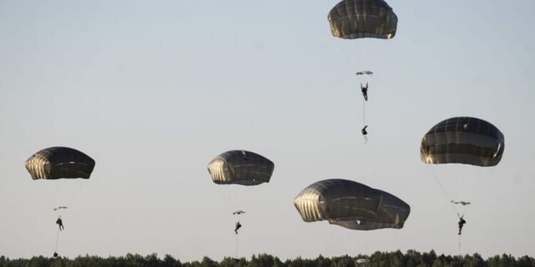 Trump to deploy nearly 1,000 82nd airborne troops to Middle East