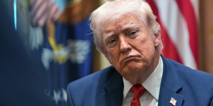 Trump to sign order paying TSA workers amid DHS shutdown