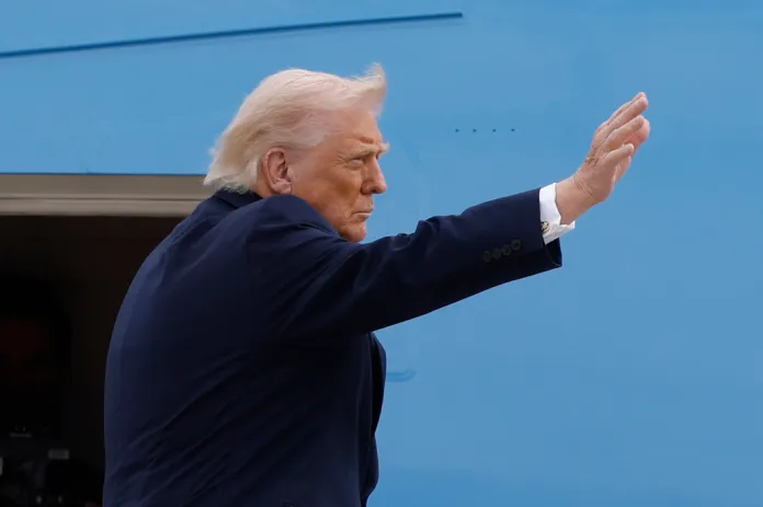 Trump waves from Air Force One