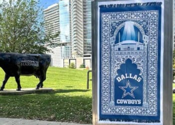 Sabo puts up 'prayer rug' posters protesting planned Muslim development in heart of Texas