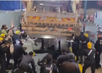 SIXTY Palestinians Hide in a Garbage Truck to Infiltrate Israel