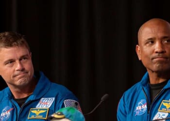 Artemis II commander reveals what happened when he saw a cross after his return to Earth