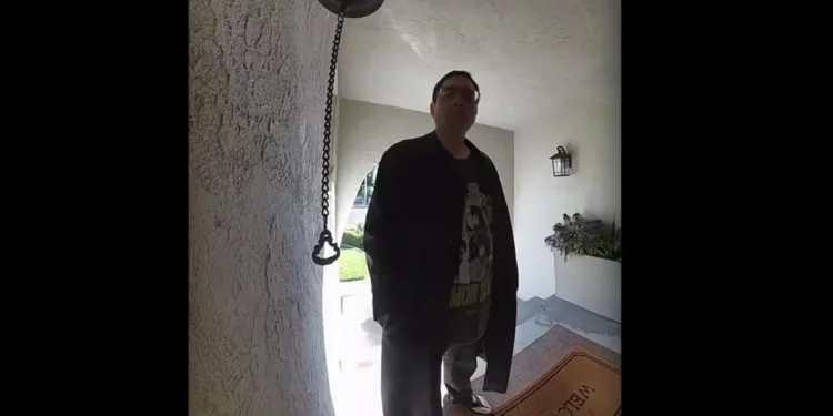 Dad rushes home to protect child, pregnant wife from unhinged male screaming death threats at door, demanding it be opened