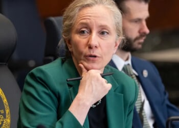 Democrats turn on Spanberger over plummeting popularity amid redistricting battle