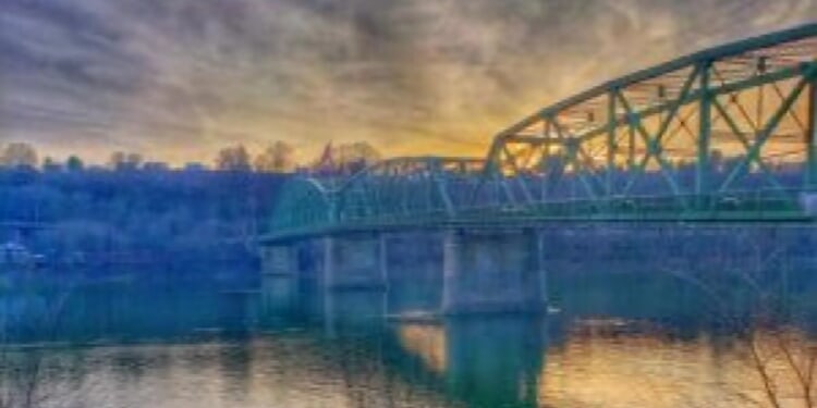 Dozens of illegal immigrants scatter at a Pennsylvania DMV when ICE responds