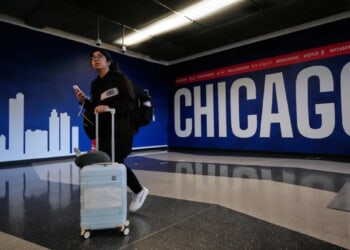 Duffy orders Chicago O'Hare airport to cut summer flights