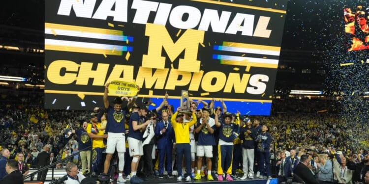 Michigan muscles its way to program’s 2nd national title, beating stubborn UConn 69-63