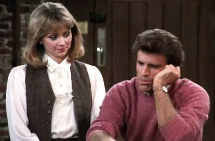 Ted Danson and Shelley Long in Cheers (1982).
