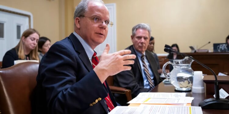 Republicans back Transportation overhaul of fuel economy standards